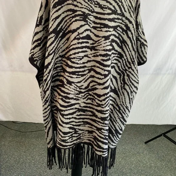 Christian Siriano NY Exotic Print Fringed Poncho Jacket NWOT Women's Size S / M - Picture 6 of 12